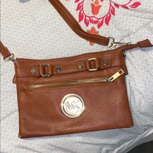 Crossbody purse.